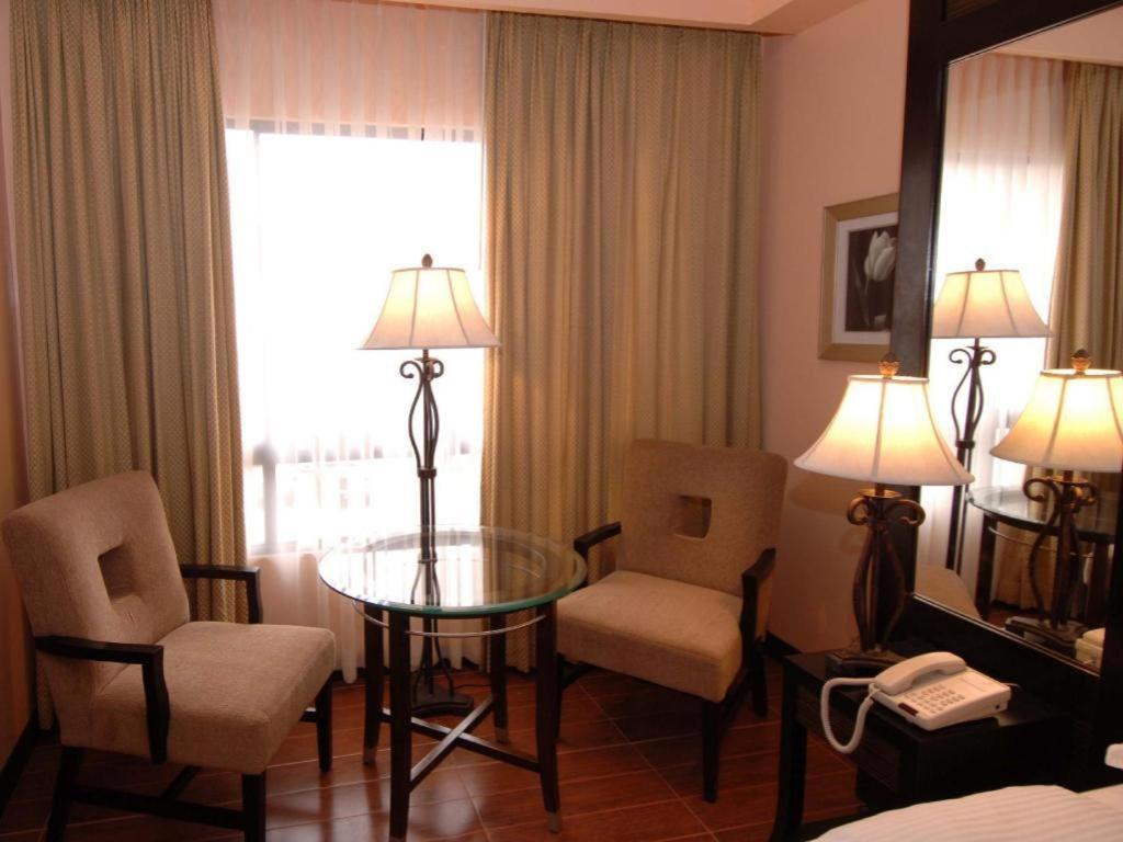 Planta Centro Bacolod Hotel & Residences Exteriör bild