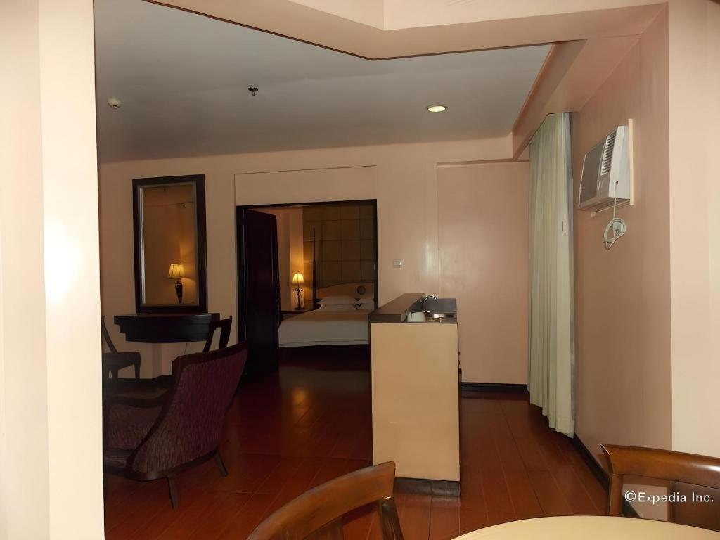 Planta Centro Bacolod Hotel & Residences Exteriör bild