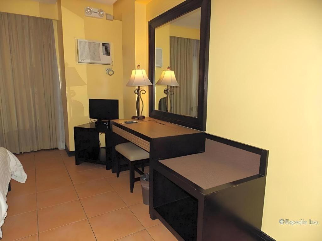 Planta Centro Bacolod Hotel & Residences Exteriör bild