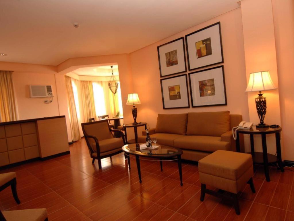 Planta Centro Bacolod Hotel & Residences Exteriör bild