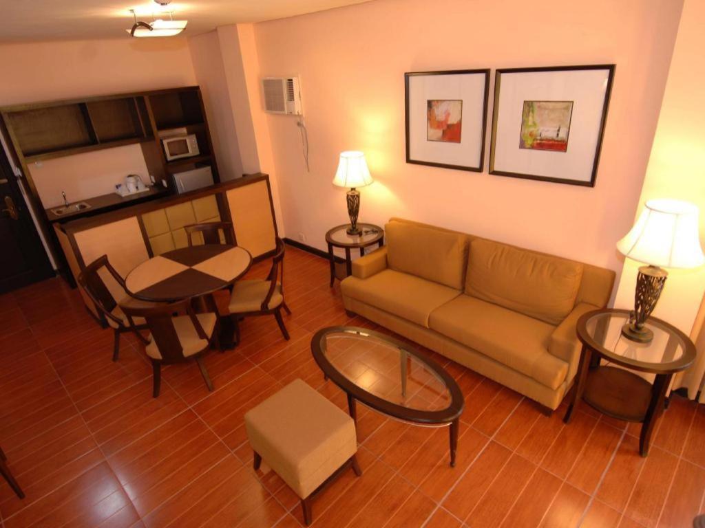 Planta Centro Bacolod Hotel & Residences Exteriör bild