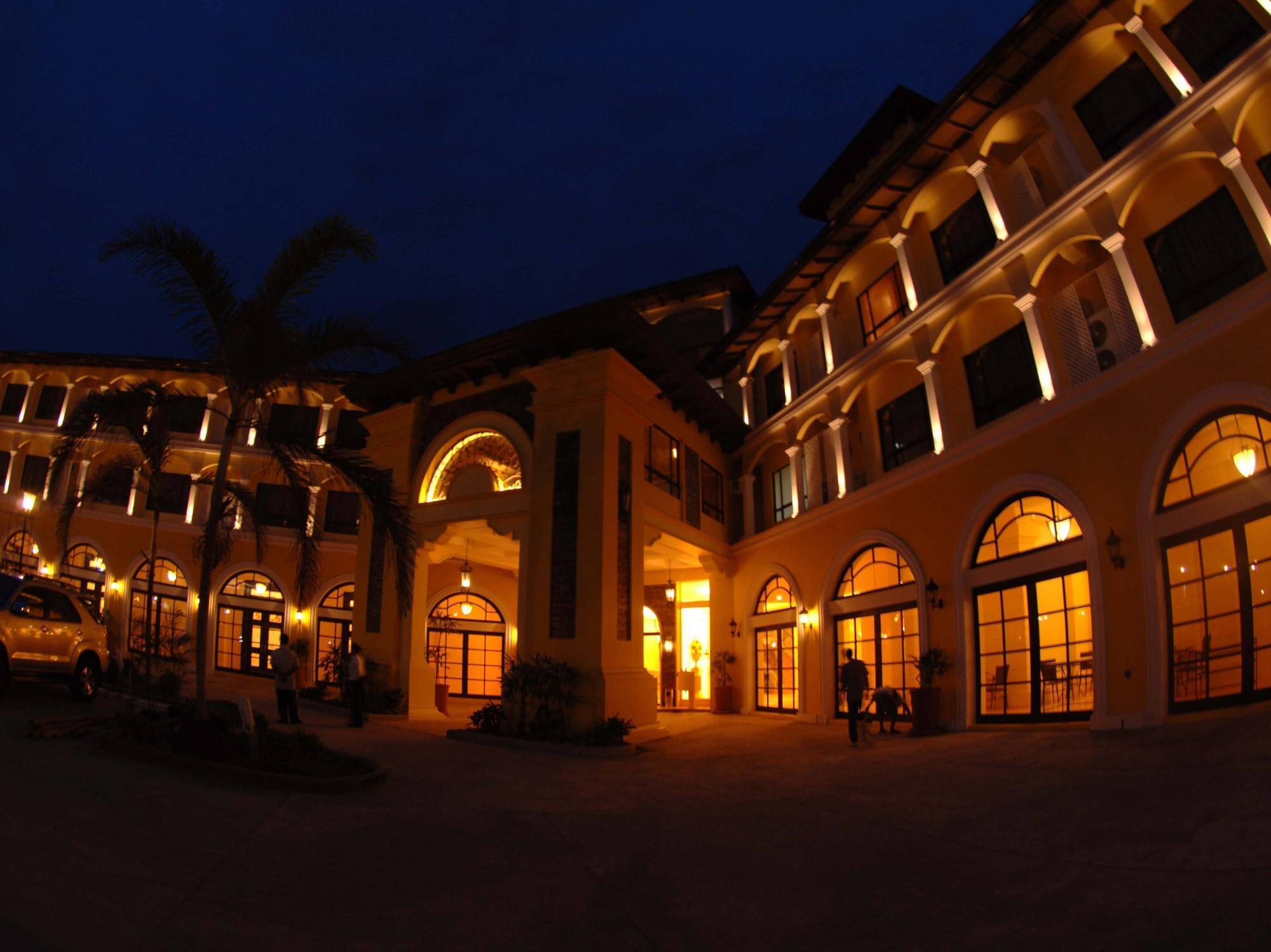 Planta Centro Bacolod Hotel & Residences Exteriör bild